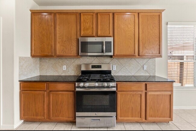 Building Photo - 21627 Cozy Hollow Ln