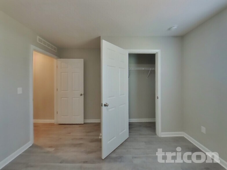 Building Photo - 77009 Birdseye Ct