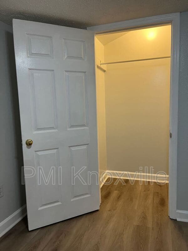 Building Photo - 489 W Outer Dr