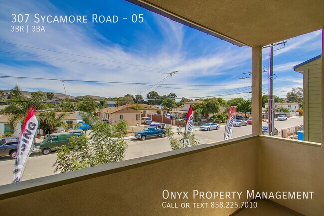 Building Photo - $1,000 off first month’s  rent! Newer Town...