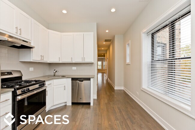 Building Photo - 849 W Lill Ave