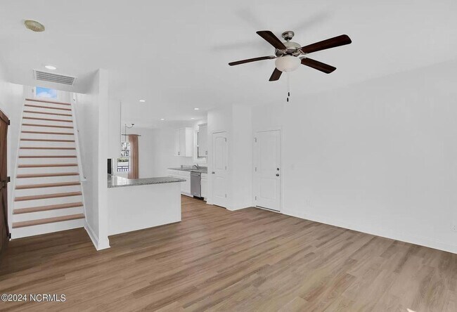 Building Photo - 455 Belvedere Dr