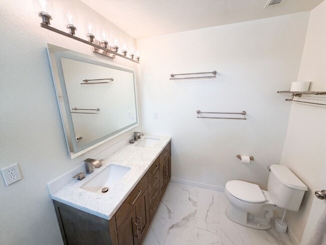 Building Photo - 2089 N Fork Dr