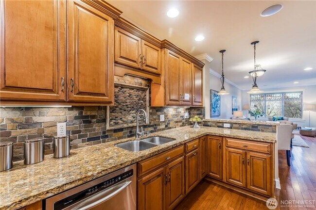 Building Photo - 2bd/2.5ba Seattle Townhome