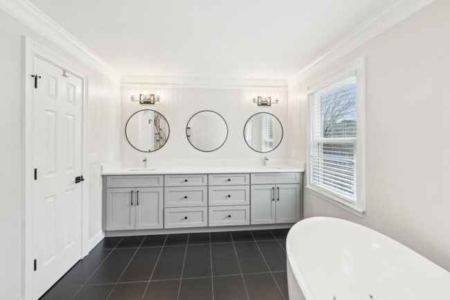 Building Photo - 1600 Spring Arbor Ct