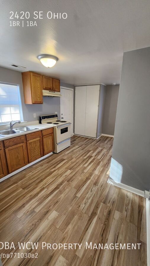 Building Photo - 2420 SE Ohio-