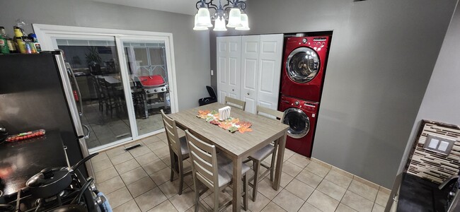 Building Photo - 539 Thorndale Dr