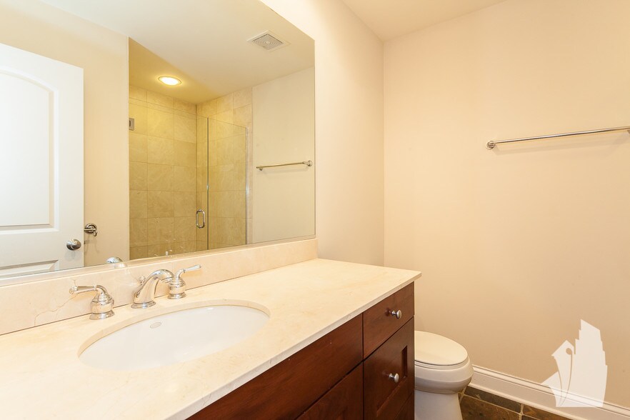 Building Photo - 3829 N Southport Ave