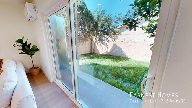 Building Photo - 6445 Satsuma Ave