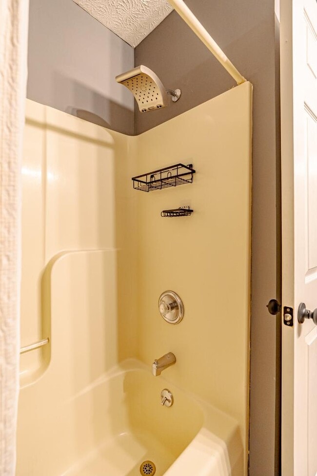 Building Photo - 115 Ivy Pointe Dr