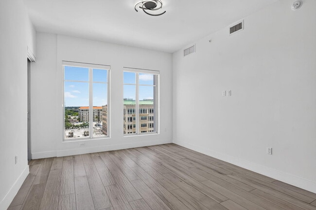Building Photo - 155 E Boca Raton Rd