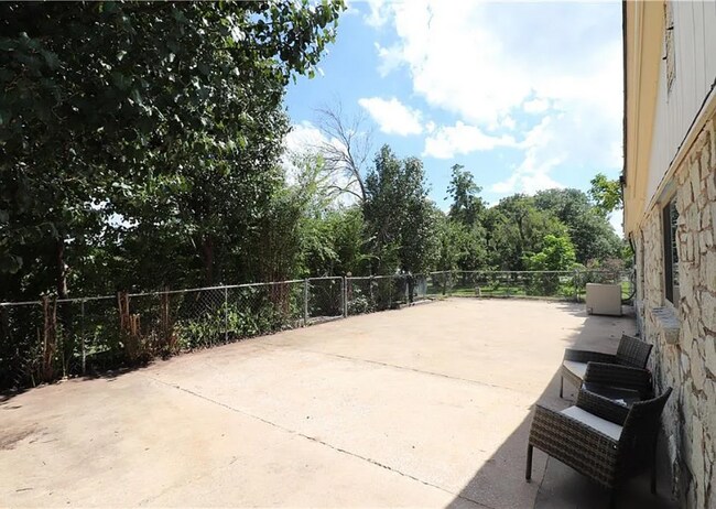 Building Photo - 1800 N Council Rd