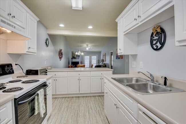 Building Photo - 121 Mel Ville