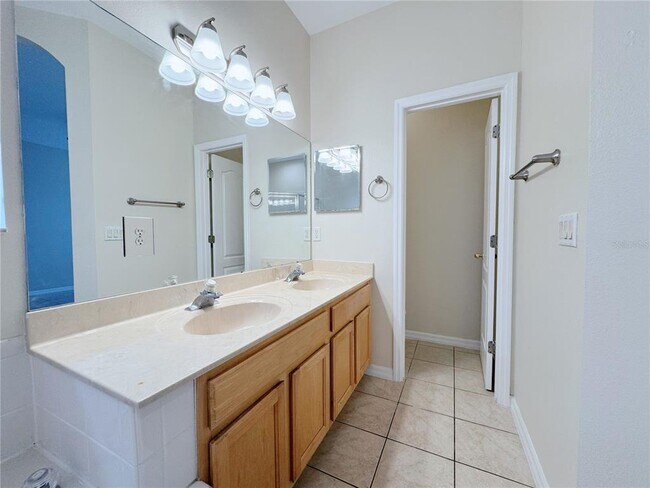 Building Photo - 4932 Bellthorn Dr