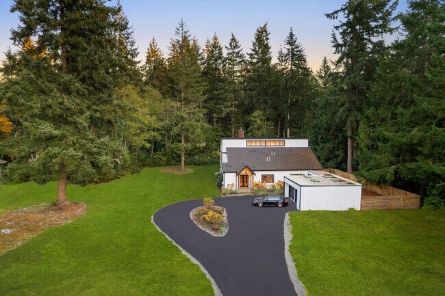 Building Photo - Redmond 4BD / 3BA Home with Central A/C on 3 Acres – Available Now