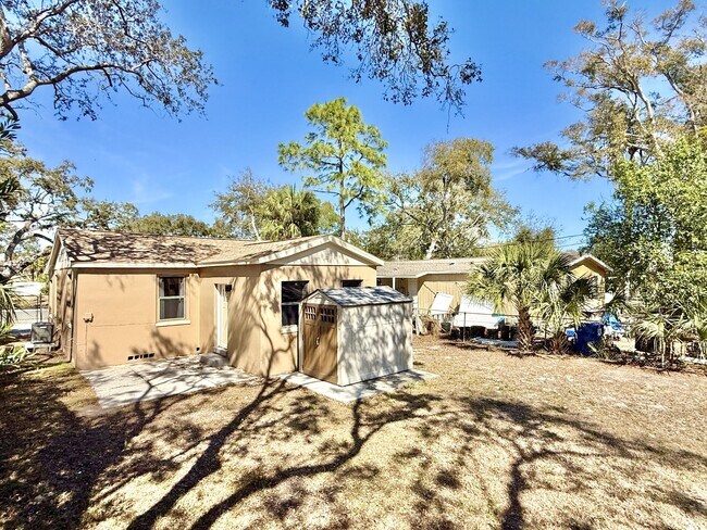 Building Photo - 1828 20th Ave S