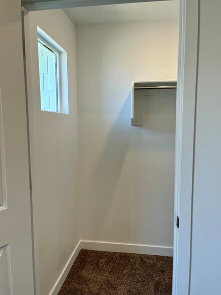 Building Photo - 3757 Cold Spring Dr