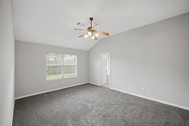 Building Photo - Spacious 3/2 with an Office in Winfield Lakes!