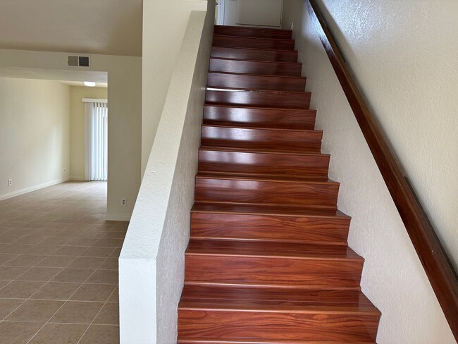 Building Photo - 2 Bedroom 1 Bath Townhome in Westminster