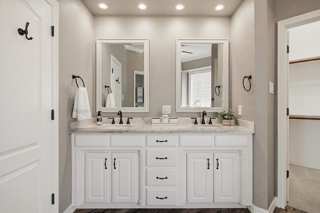 Building Photo - Perfect blend of comfort, style, and convenience.