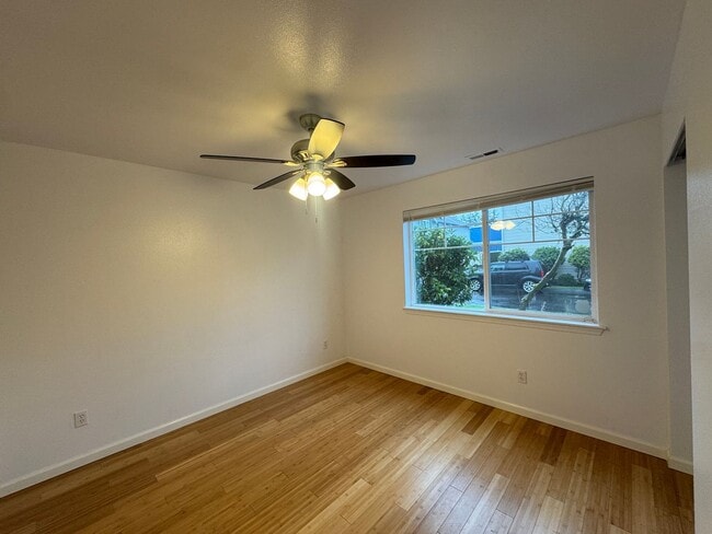 Building Photo - 11219 3rd Ave E