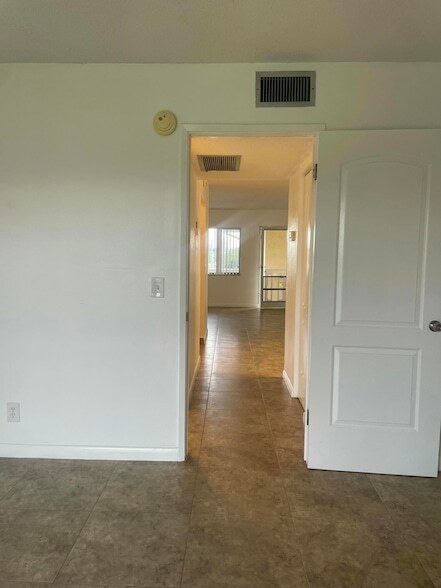 Building Photo - 500 Village Green Cir W