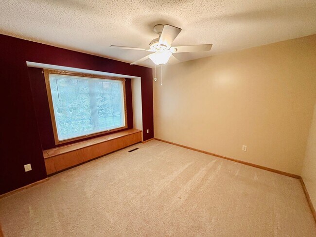 Building Photo - Stunning 6-Bedroom Corner-Lot Home w/ Luxury Finishes & Entertainer’s Layout