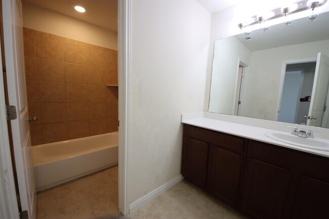 Building Photo - 2929 Harvester Ln