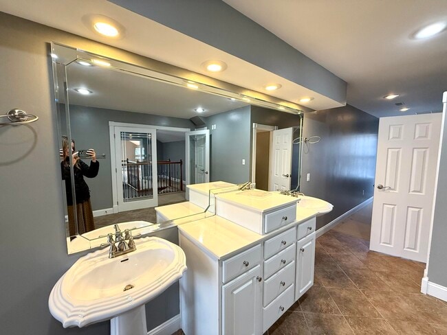 Building Photo - 98 Melrose Dr