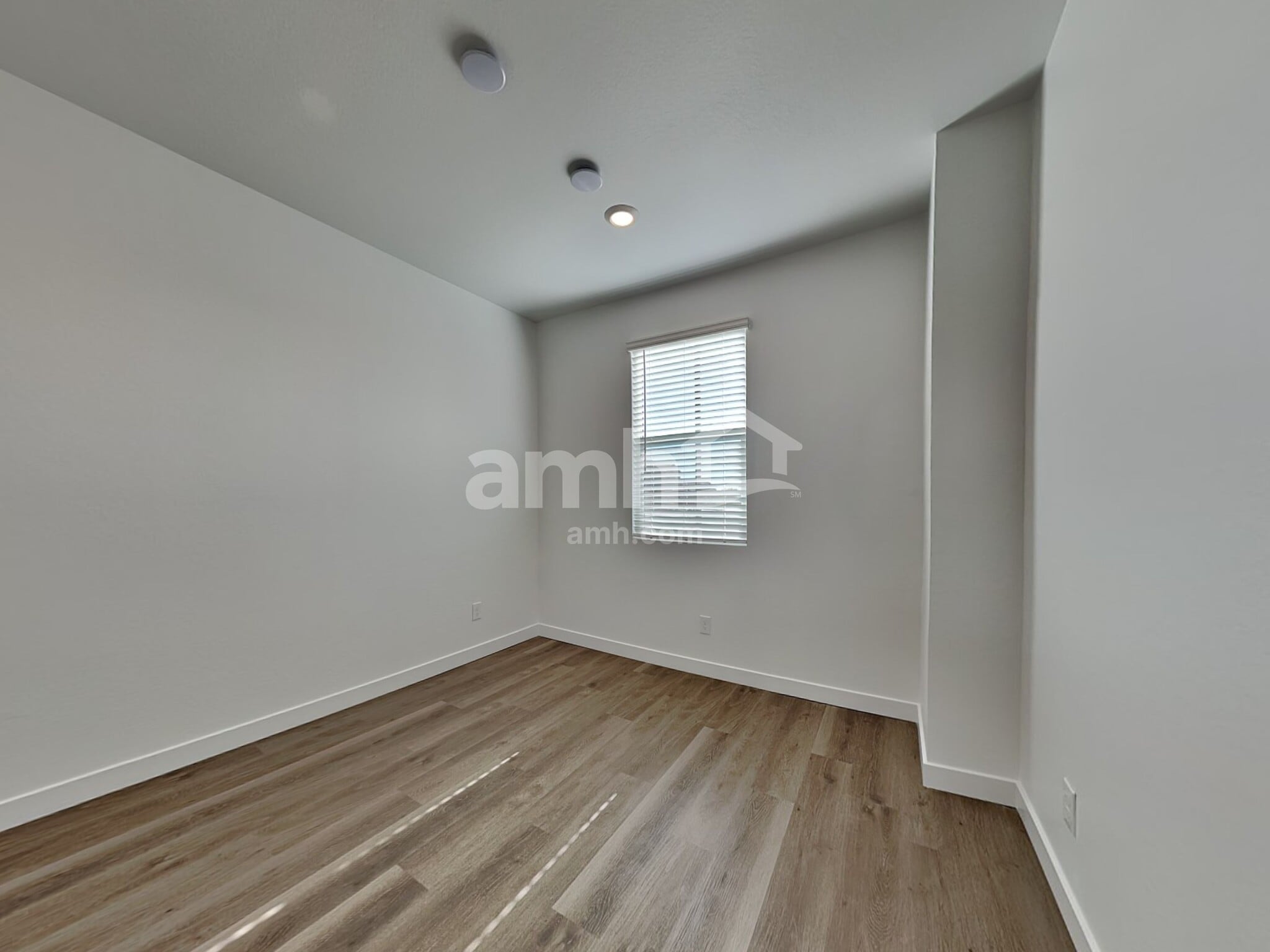 Building Photo - 20177 W Thomas Rd