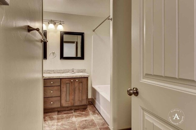 Building Photo - 2070 Gold Ave