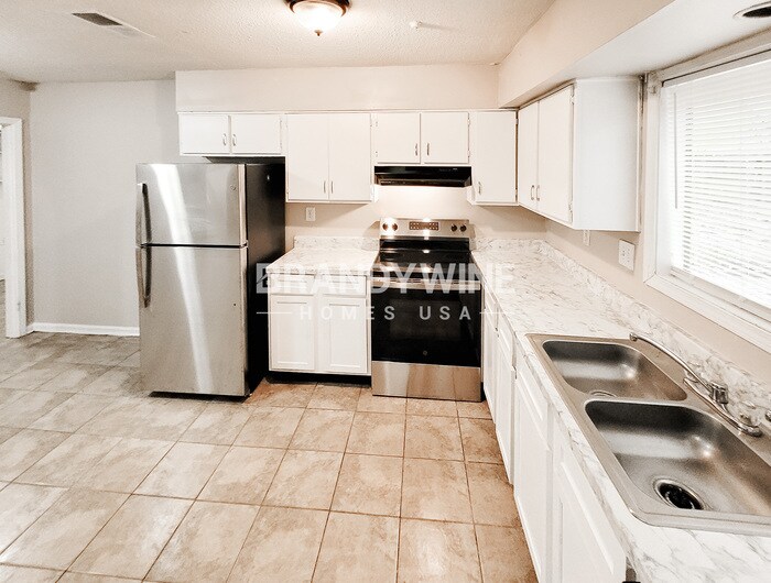 Building Photo - 3895 Houghton Cove