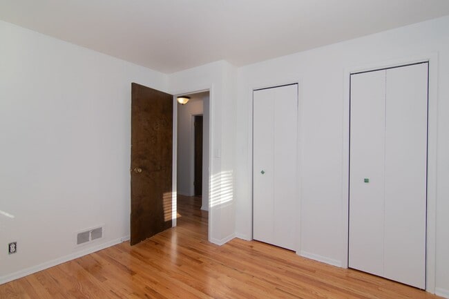 Building Photo - North Side Shadle Park 3 Bed 1.5 Bath Home with beautiful hardwood floors Full Basement