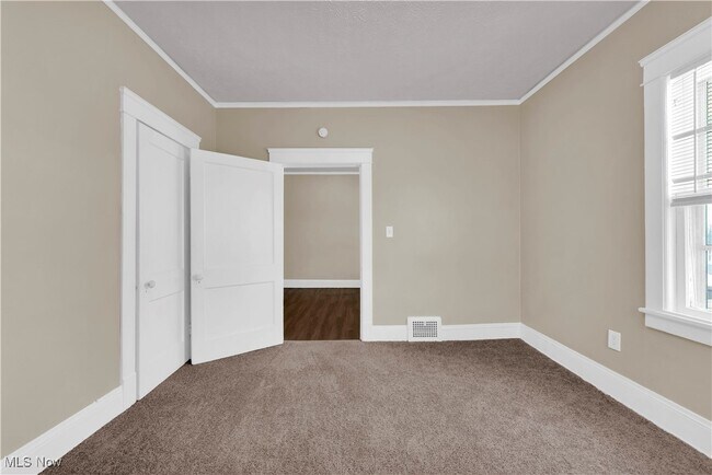 Building Photo - 54 W Grace St