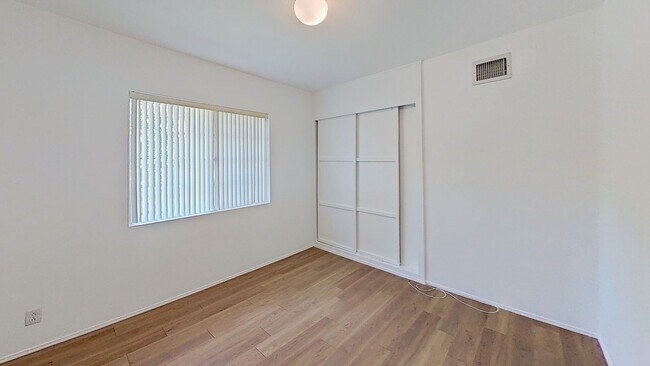 Building Photo - Beautiful  4+2 GRANADA HILLS HOME