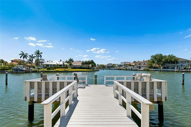 Building Photo - 719 Pinellas Bayway S