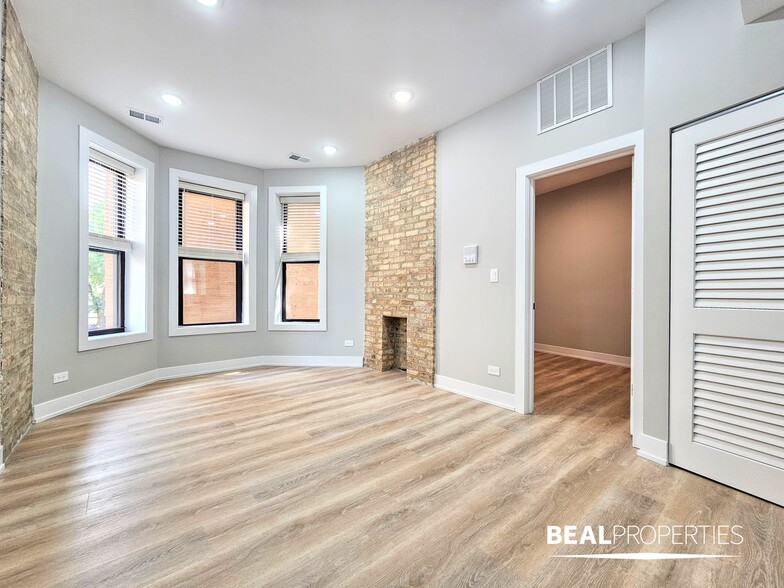 Building Photo - 428 W Belden Ave