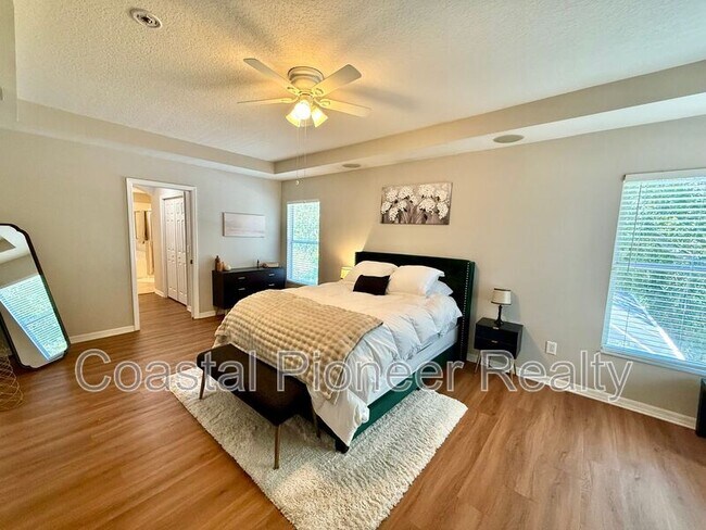 Building Photo - 11113 Avery Oaks Dr