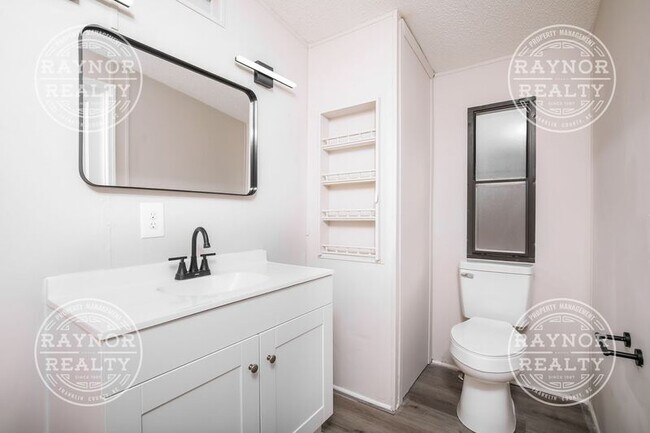 Building Photo - 72 Abbey Way