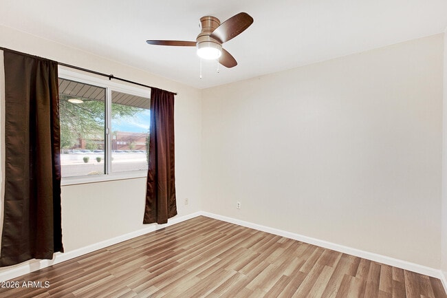 Building Photo - 1036 E Geneva Dr