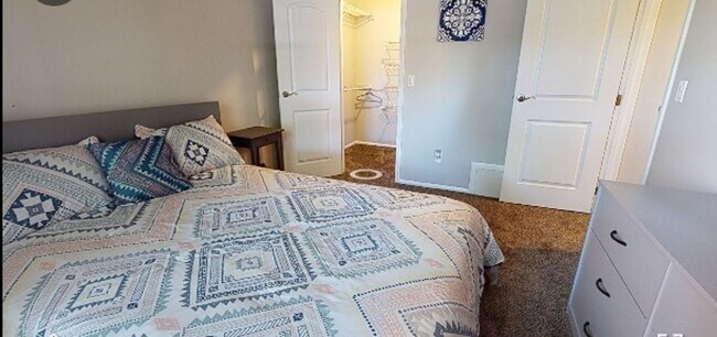 Building Photo - Move in to the BEST value in town!