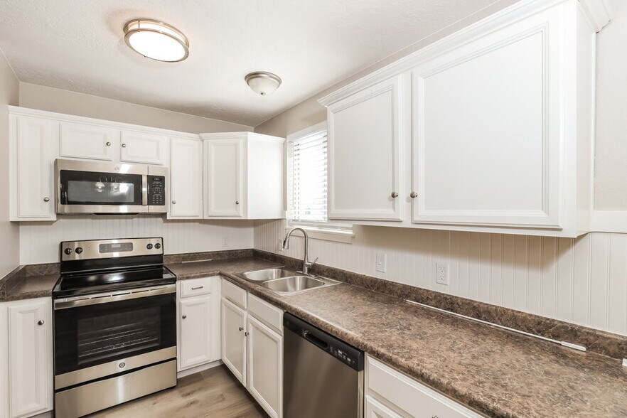 Building Photo - 5575 Snapdragon Cove