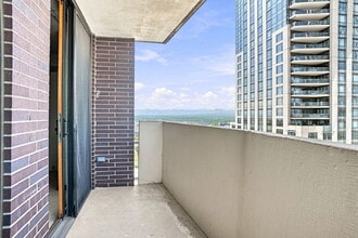 Building Photo - $1,395.95 - 1 Bed, 1 Bath Condo in Downtown Denver with Central AC, and Building amenities.