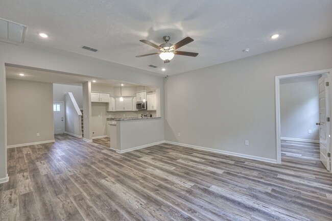 Building Photo - Beautiful NEW 3 Bed 2.5 Bath Townhome in M...