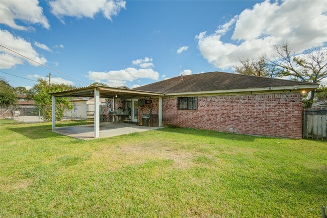 Building Photo - 806 Coolwood Dr
