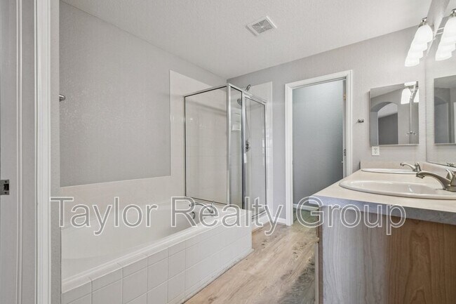 Building Photo - 22951 E Roxbury Dr