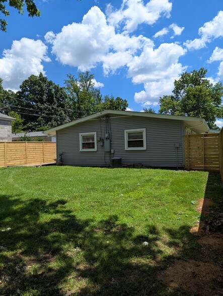 Building Photo - 1701 Brentmoor Ln