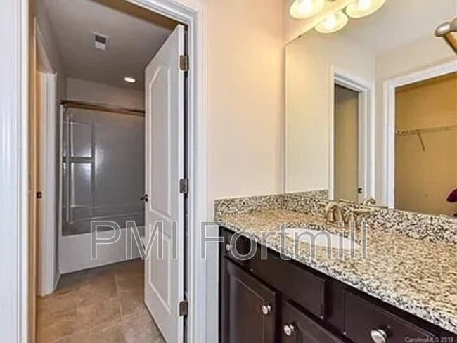 Building Photo - 3901 Kestrel Ln