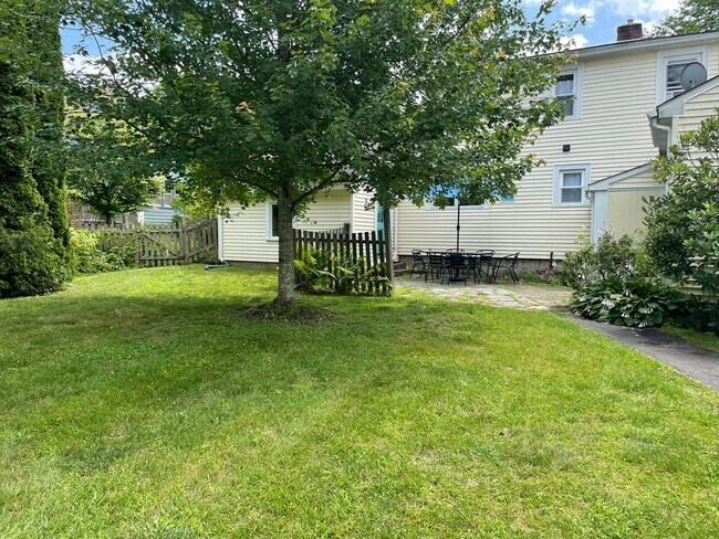 Building Photo - Furnished Colonial Cape rental in centrall...