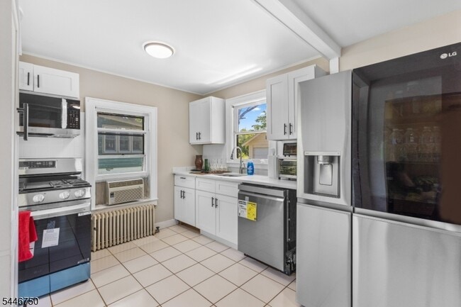 Building Photo - 47 Lakeview Terrace